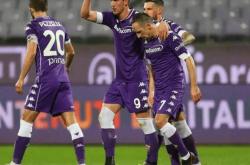 开云体育官网-意甲赛场战火重燃，球员奋力拼搏