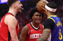 开云体育平台APP-NBA季后赛纷争不休，球队对抗火药味浓烈