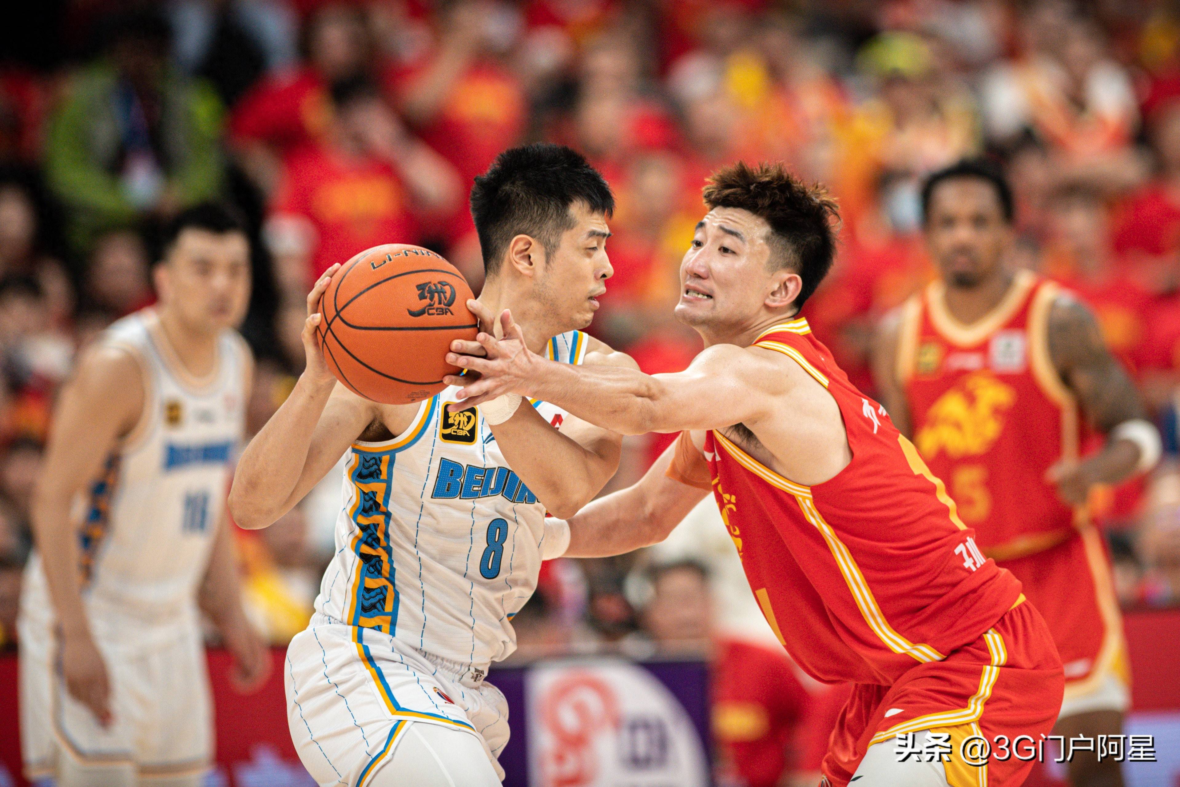 比赛前瞻：两大豪强对决引发球迷热议的简单介绍
