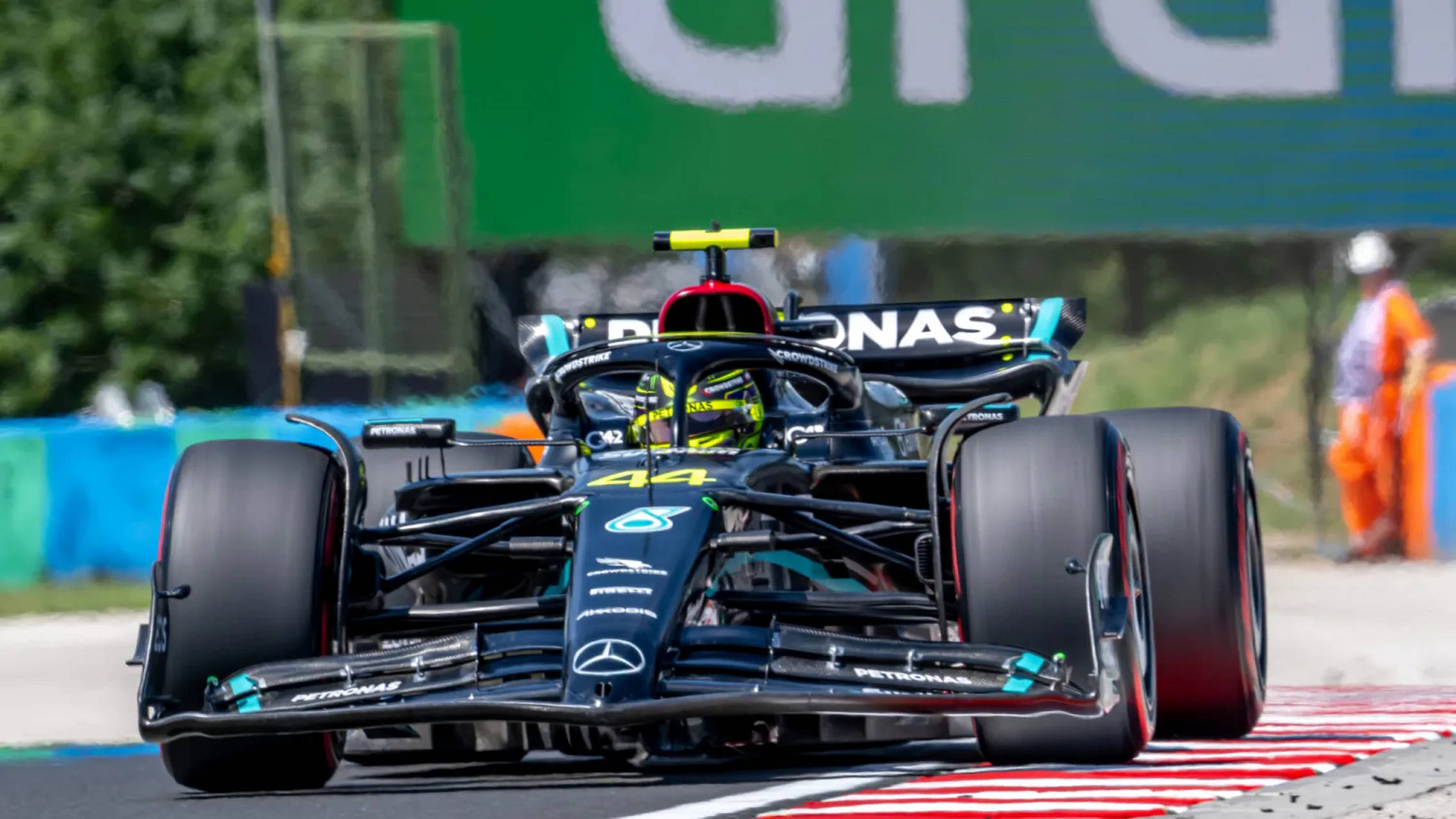F1赛车明星C罗将夺冠