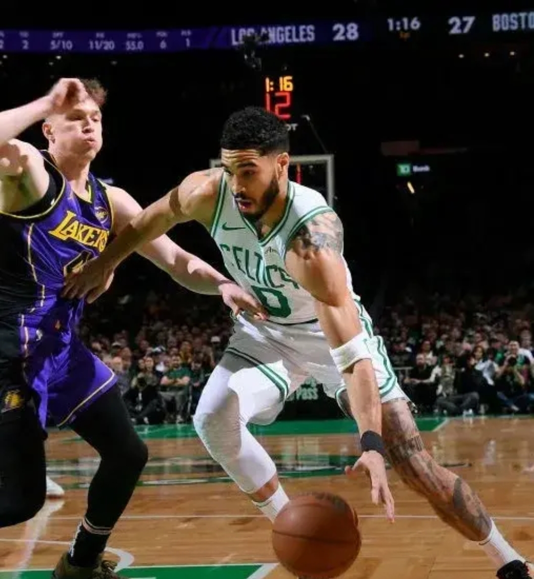 包含凯尔特人B队碾压湖人，库里打破历史纪录的词条