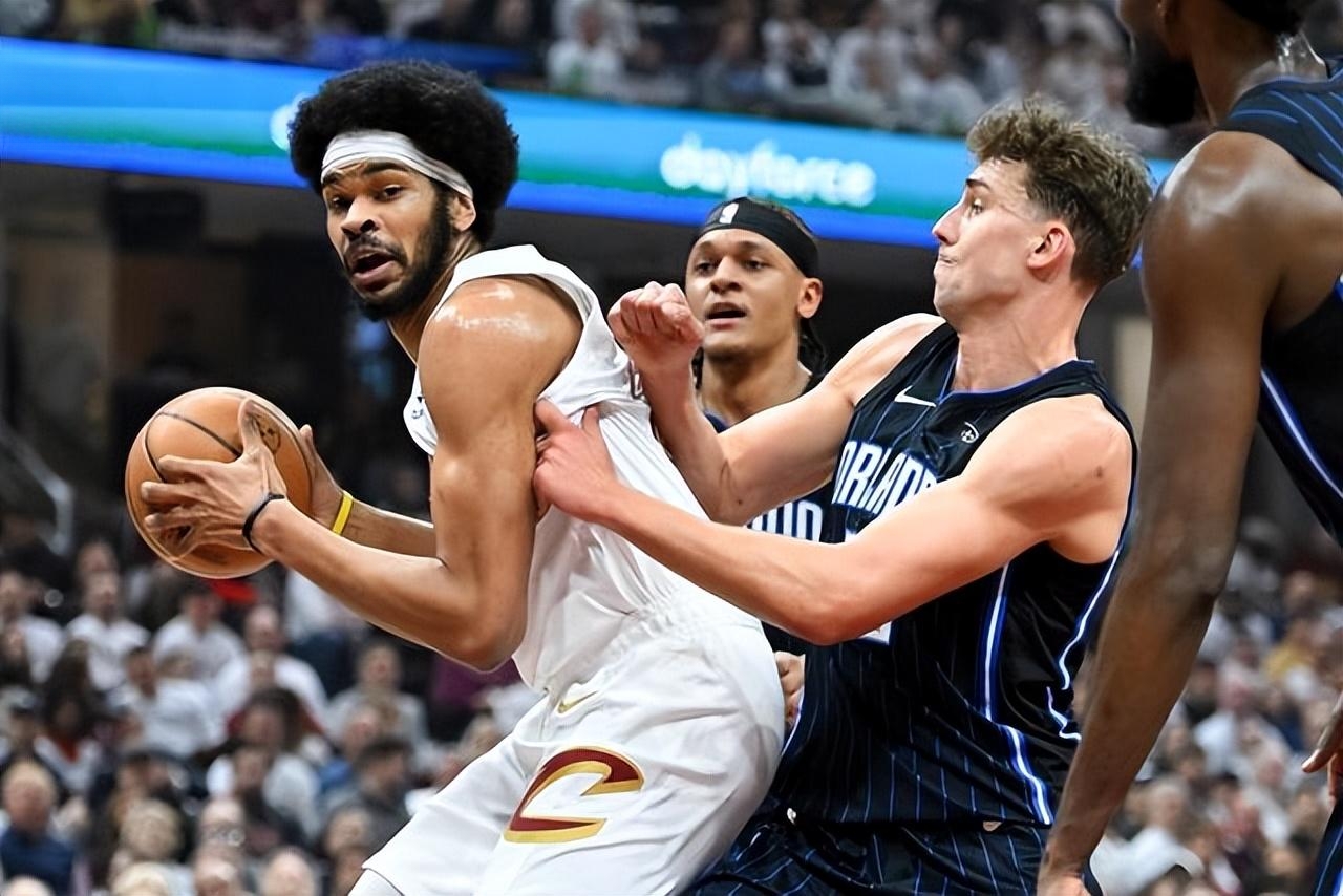 包含火箭逆转澳大利亚男篮，米切尔送出助攻的词条