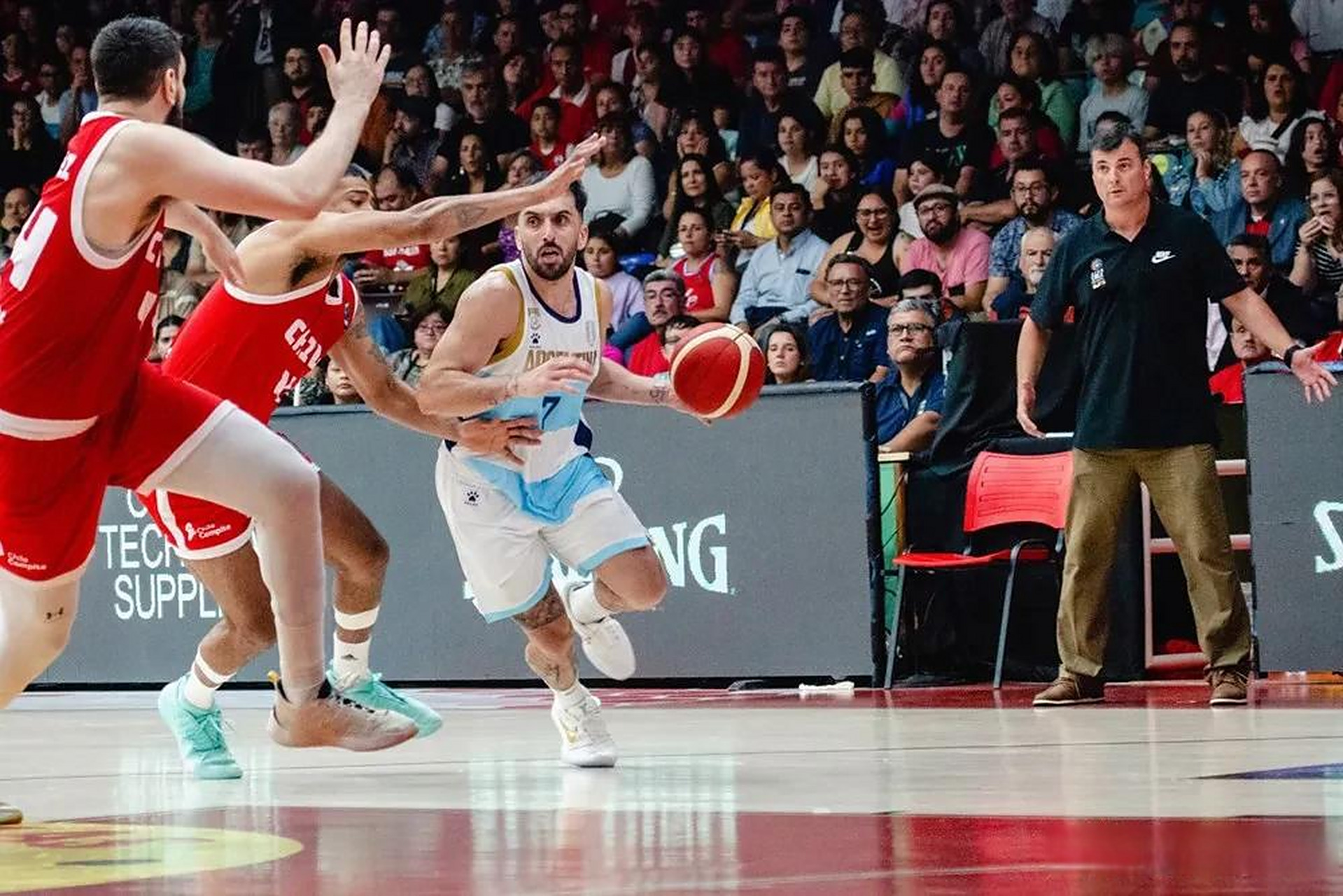 雷霆碾压阿根廷男篮，哈里斯绝境逆转的简单介绍